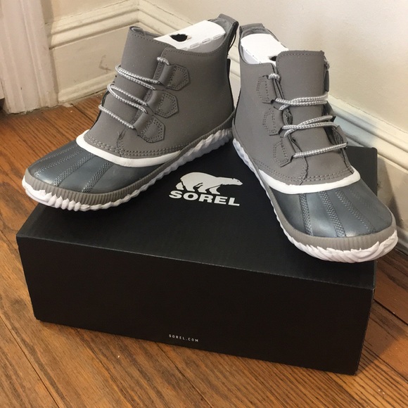 sorel out and about grey